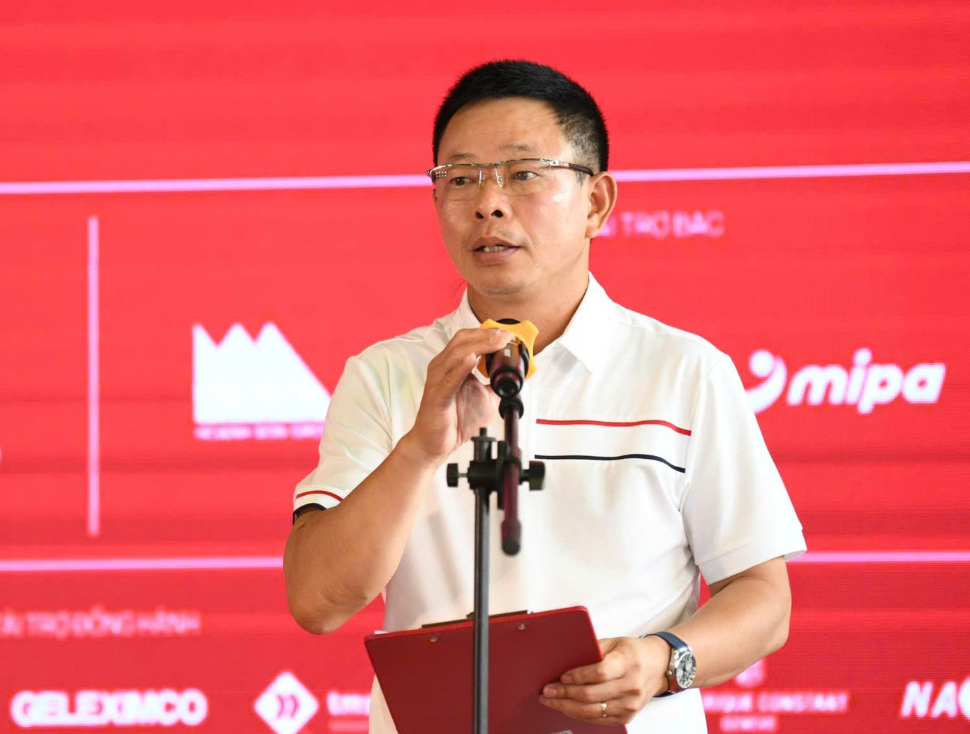 Nhà báo Phùng Công Sưởng – Tổng Biên tập báo Tiền Phong.