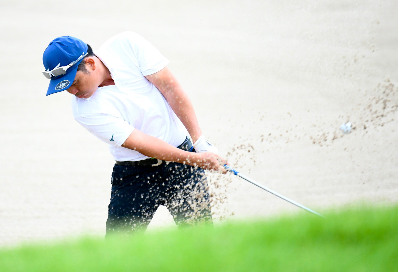 Trong số kỹ thuật đánh golf, đánh cát là kỹ thuật khó, luôn thách thức trình độ golfer. Tuy nhiên, golfer nào sở hữu cú đánh cát điêu luyện luôn nắm lợi thế trên sân và tạo ra sự chuyên nghiệp trong mắt đối thủ.