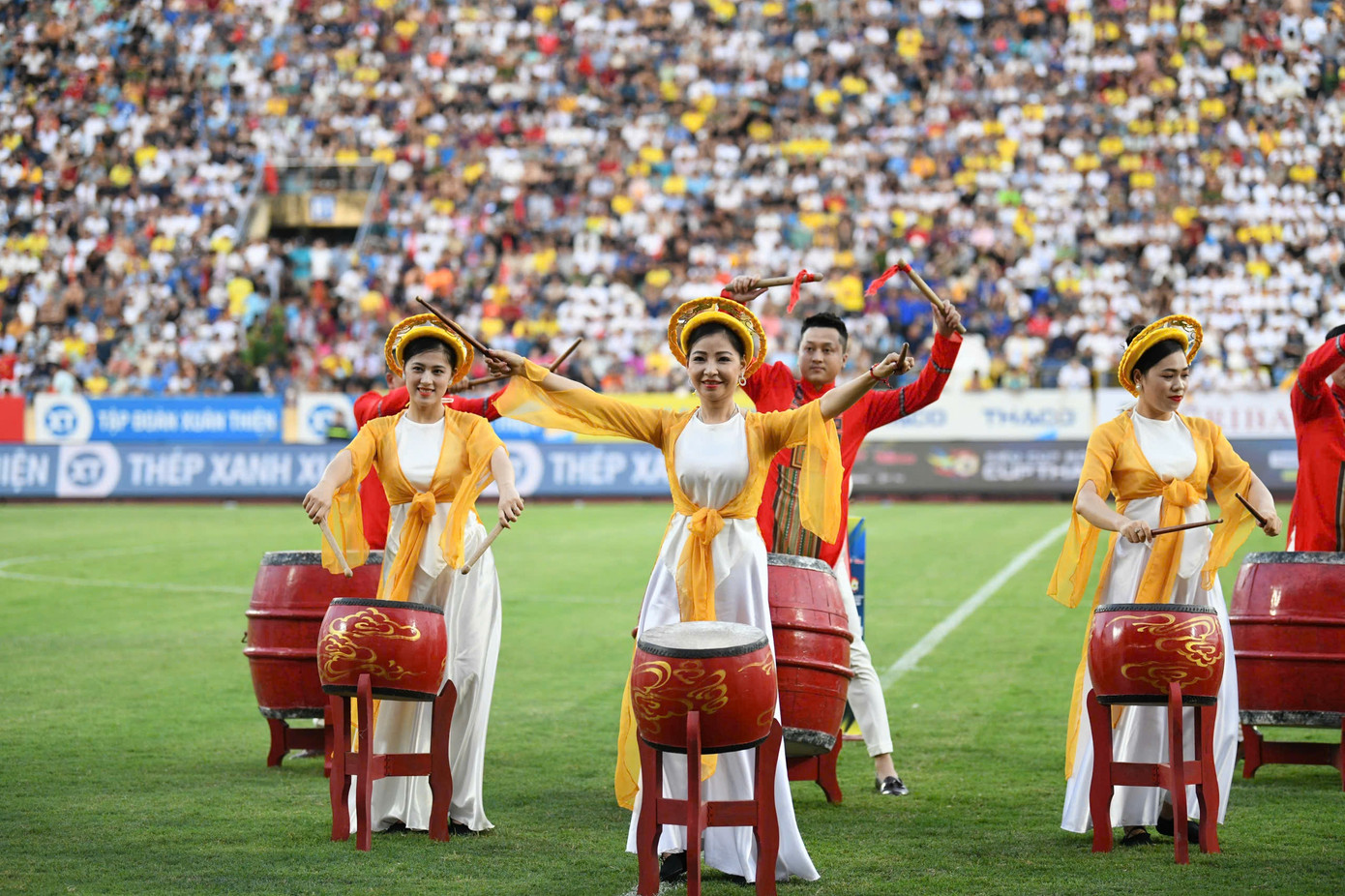 'Chảo lửa' Thiên Trường trước giờ khai cuộc Siêu Cúp bóng đá Quốc gia 2023/2024 ảnh 42