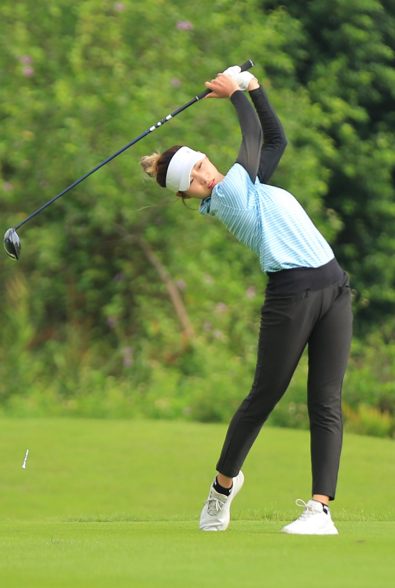 Golfer Nguyễn Đức Sơn dẫn đầu sau ngày thi đấu thứ nhất ảnh 51 Golfer Nguyễn Đức Sơn dẫn đầu sau ngày thi đấu thứ nhất ảnh 51