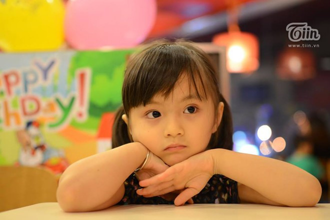 Ngày thường, bé cũng rất hiếu động, thích vui đùa cùng bố