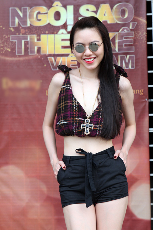 Vũ Hoàng Điệp ăn mặc gợi cảm và cá tính đi tập diễn thời trang