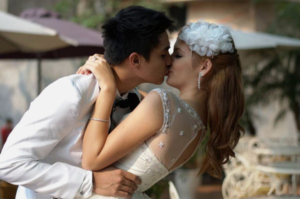 Một thành viên trong ê kíp cho biết, Baggio và Andrea diễn rất xuất thần, như thể đây là bộ ảnh cưới thực thụ của họ