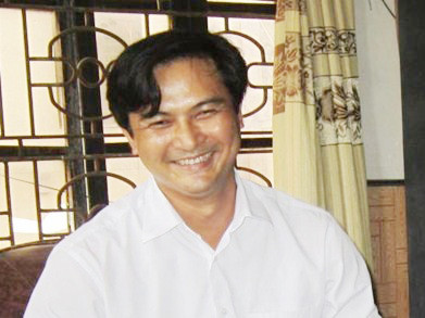 Chủ tịch thị trấn huyện Đông Hưng ông Phạm Long Biên trao đổi với phóng viên 