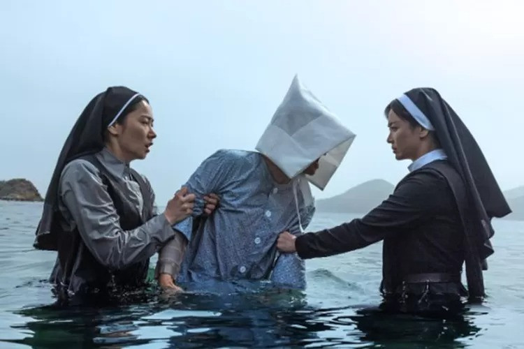 Phim về nữ tu trừ tà của Song Hye Kyo dẫn đầu phòng vé Hàn Quốc dịp Tết Nguyên đán.