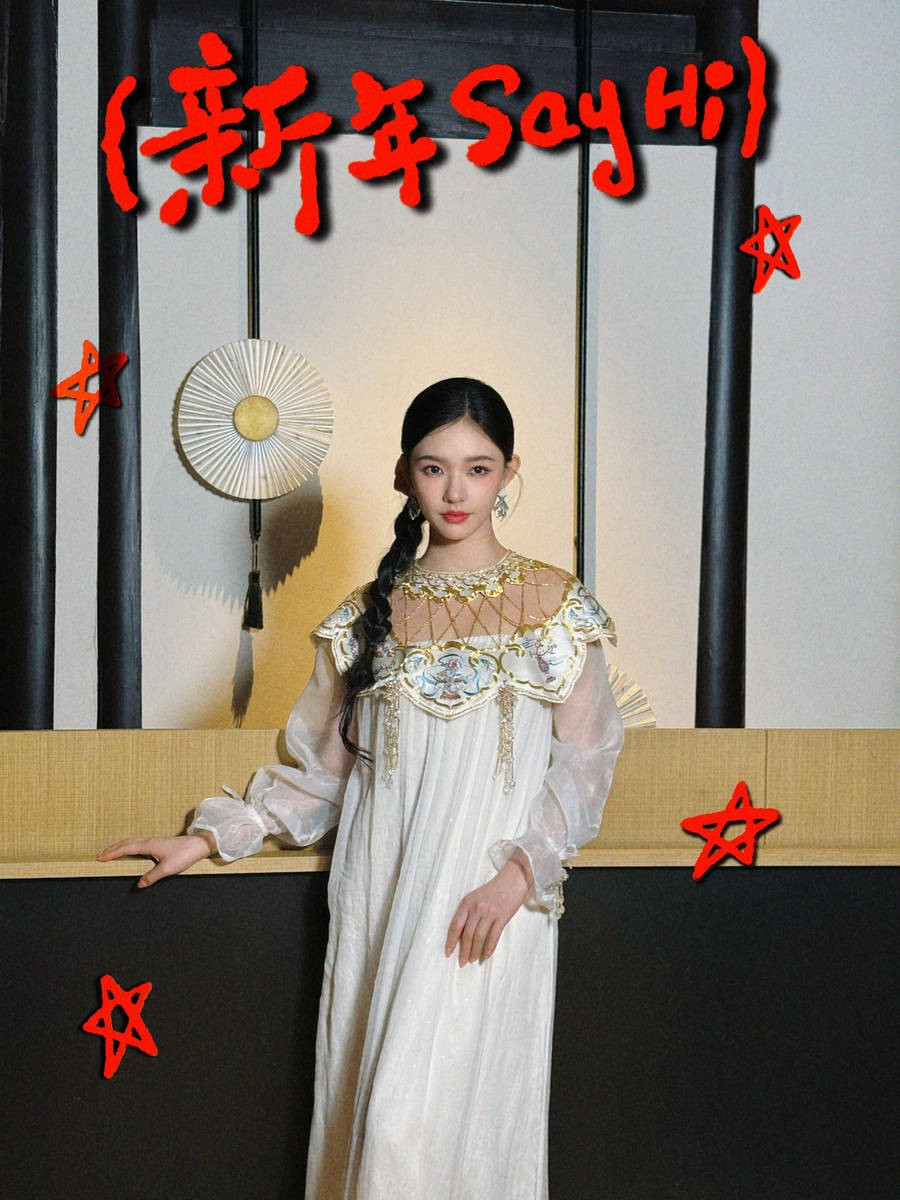 Chiếc váy rộng thùng thình của Lâm Duẫn không được khán giả yêu thích vì dìm dáng. Ngược lại, chiếc váy không tay ôm sát giúp Tiết Khải Kỳ khoe được đường cong gợi cảm.