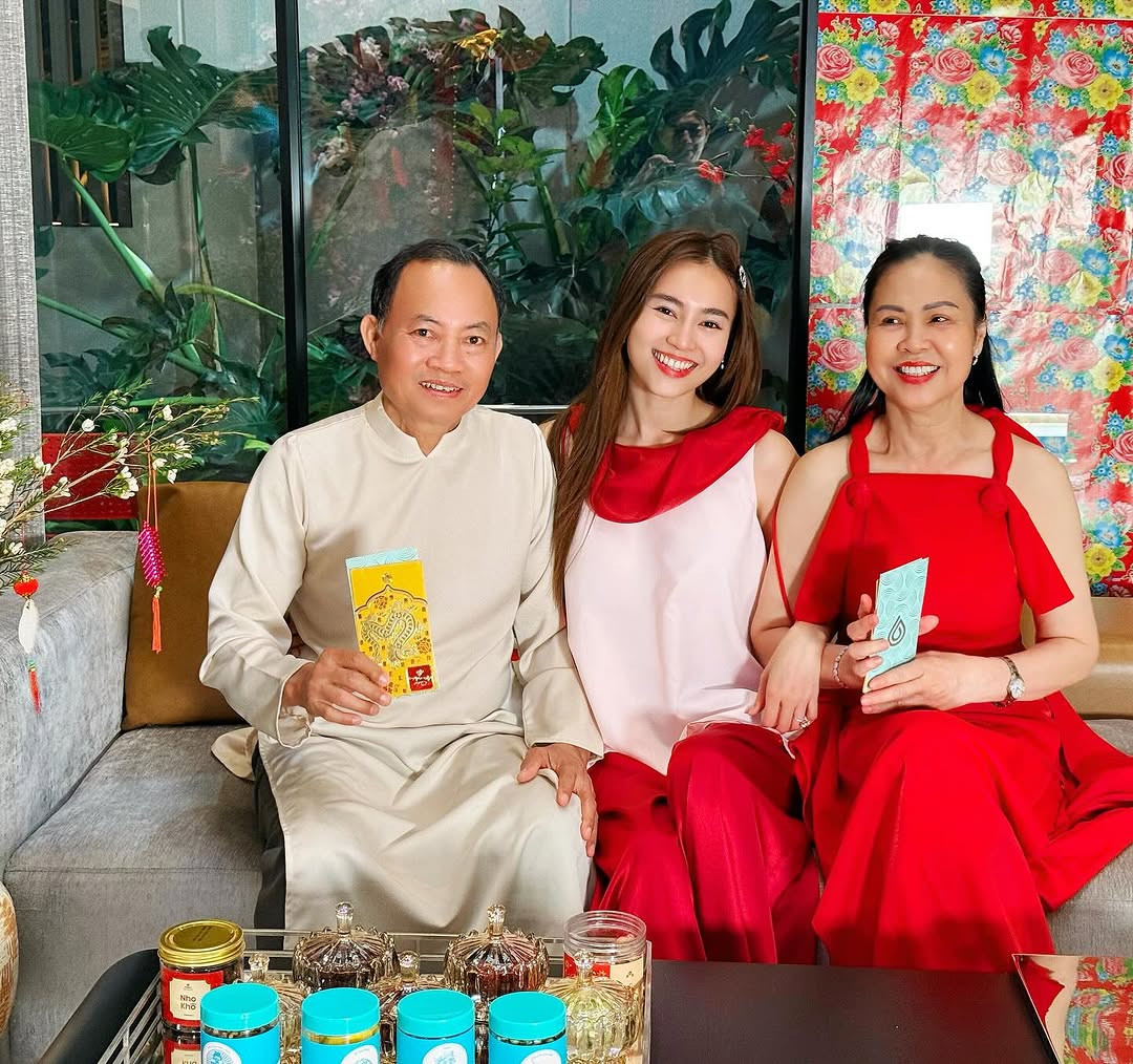 &quot;Cô gái 25 tuổi chưa chồng&quot; đón Tết cùng cha mẹ.