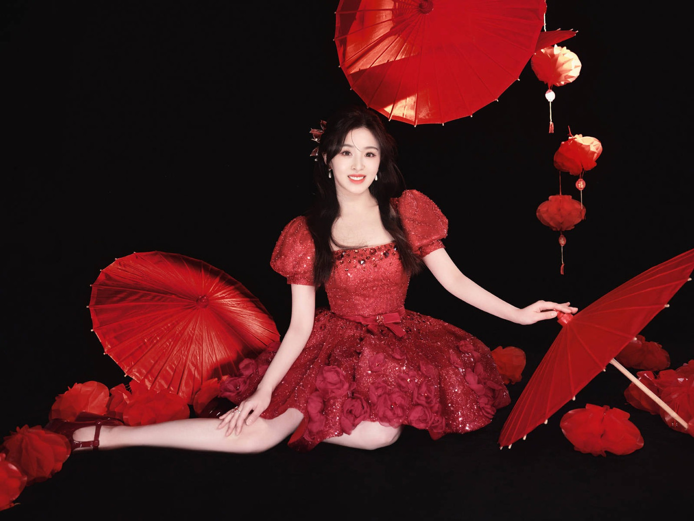 Tạo hình của Trương Hàm Vận giúp cô &quot;hack tuổi&quot; đáng kể. Nếu chỉ nhìn ảnh, khó có thể tin cô đã bước sang tuổi 36.