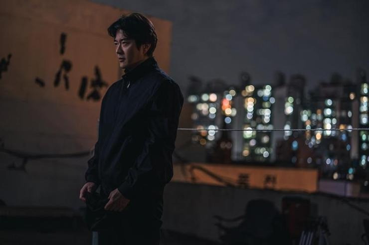 Kwon Sang Woo là đối thủ mạnh nhất của Song Hye Kyo trong cuộc chiến phòng vé Tết