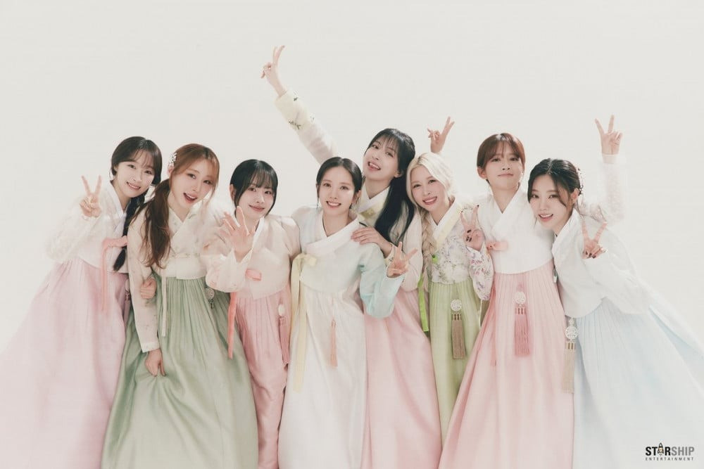 WJSN khoe sắc trong trang phục truyền thống Hàn Quốc. WJSN khoe sắc trong trang phục truyền thống Hàn Quốc.