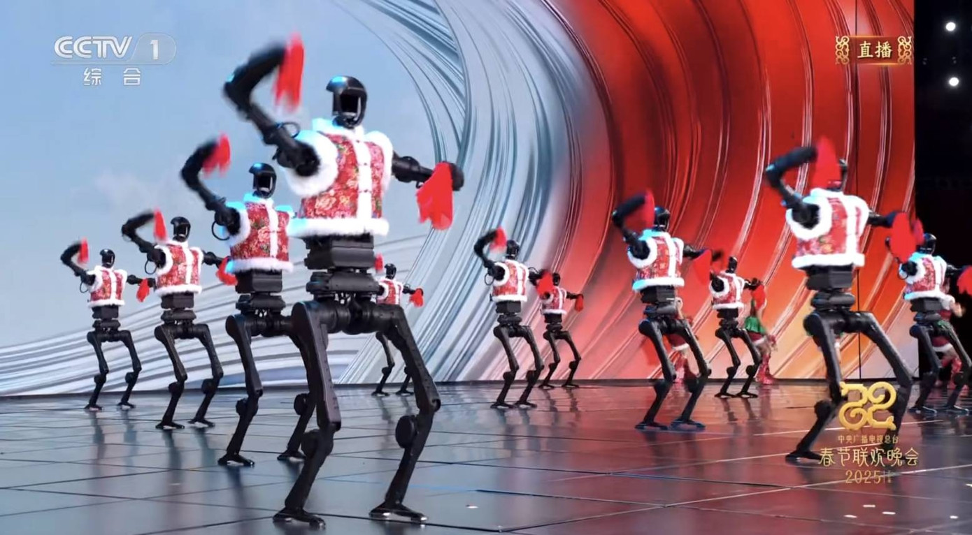 Một tiết mục bất ngờ khác là màn nhảy múa của dàn robot mặc áo khoác họa tiết hoa đặc trưng ngày Tết truyền thống Trung Quốc.