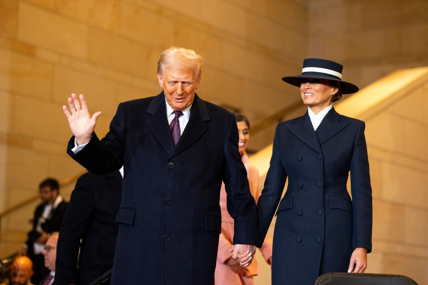Bà Melania Trump được tin là sẽ có nhiều cử chỉ thân mật với chồng trước công chúng hơn ở nhiệm kỳ thứ 2. Ảnh: Getty Images.