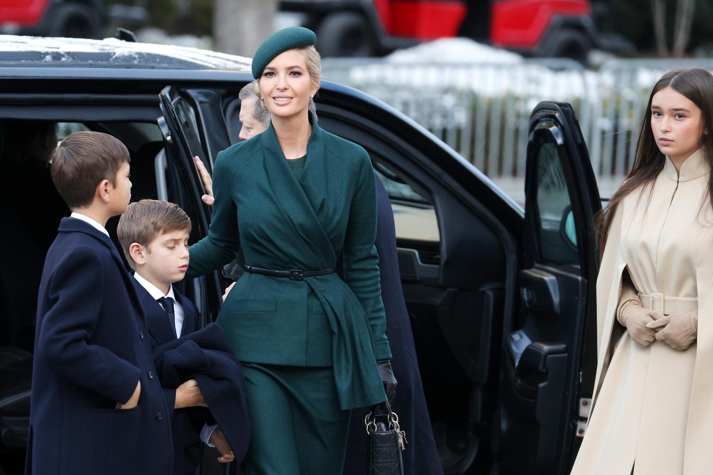 Ivanka Trump cũng được khen nhờ set đồ xanh lá cây thanh lịch, kín đáo. Ảnh: Getty Images. Ivanka Trump cũng được khen nhờ set đồ xanh lá cây thanh lịch, kín đáo. Ảnh: Getty Images.