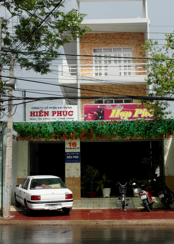 Căn nhà tại số 16 đường Nguyễn Thị Minh Khai, thành phố Trà Vinh, bà Trần Hồng Ly cho rằng được xây bằng 2 tỷ đồng dành dụm của mình, chứ không phải 4 tỷ như báo chí đã đăng tin