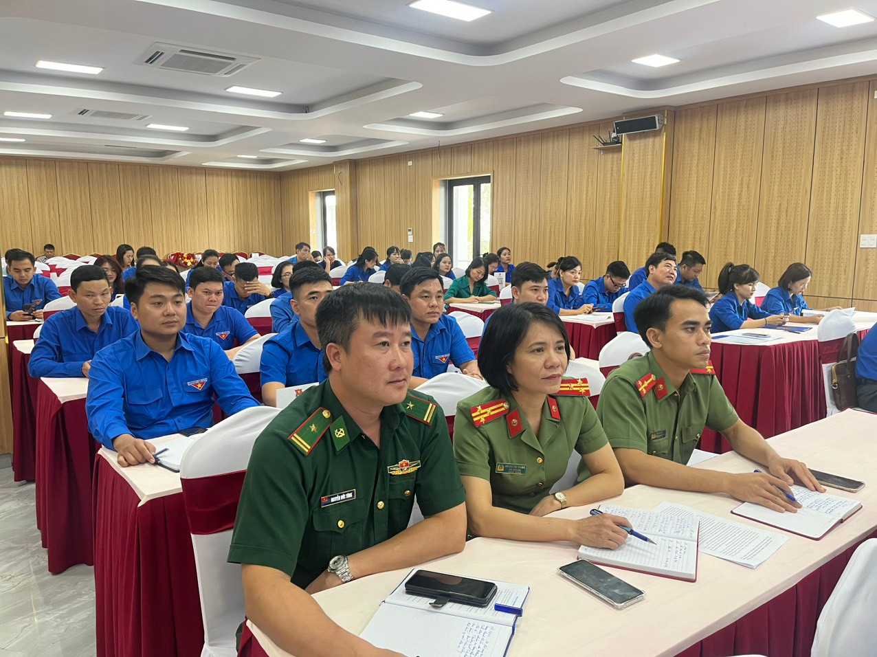 Các đại biểu tham dự hội nghị Các đại biểu tham dự hội nghị