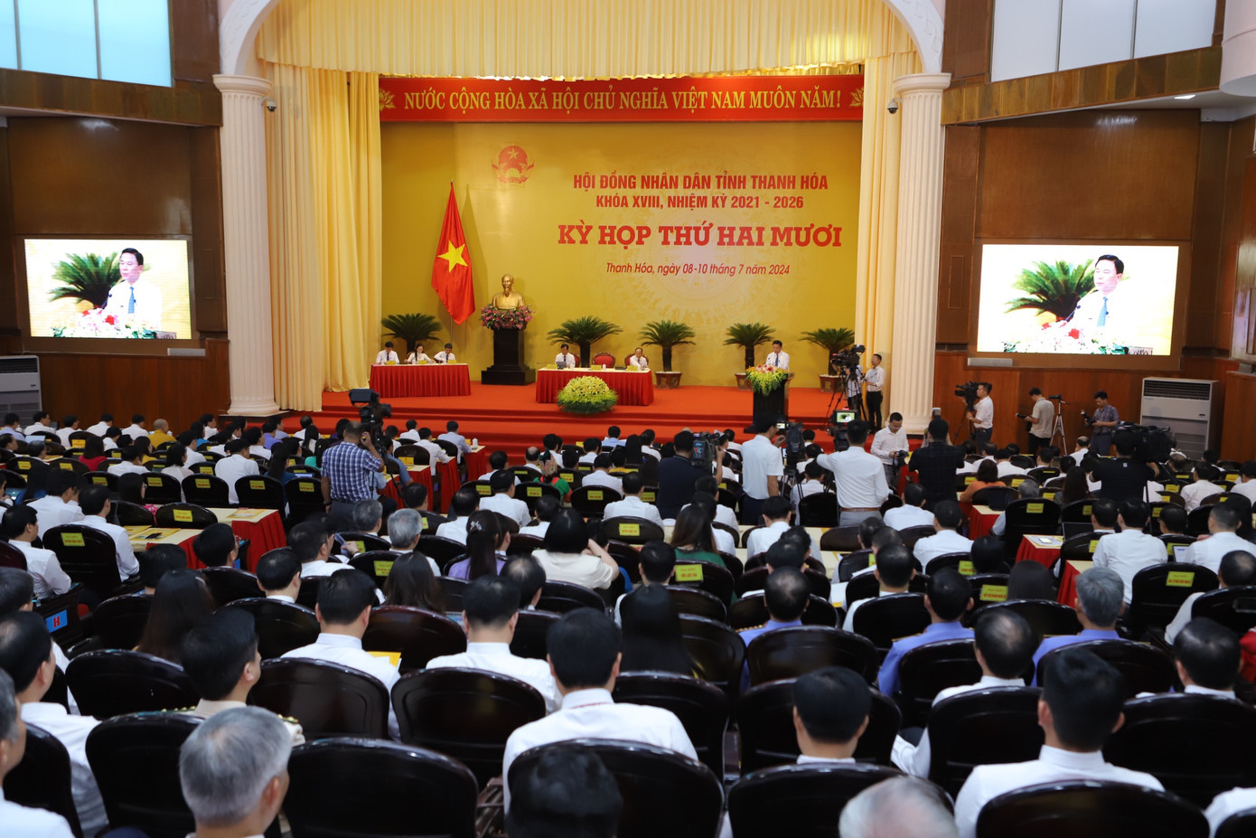 Toàn cảnh phiên họp.