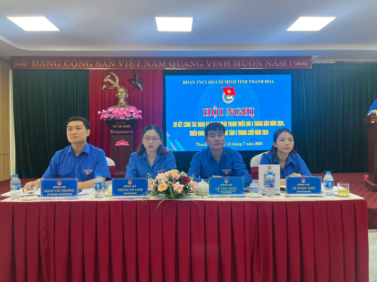 Bí thư Tỉnh Đoàn Thanh Hóa - anh Lê Văn Châu cùng các Phó Bí thư chỉ đạo tại hội nghị Bí thư Tỉnh Đoàn Thanh Hóa - anh Lê Văn Châu cùng các Phó Bí thư chỉ đạo tại hội nghị