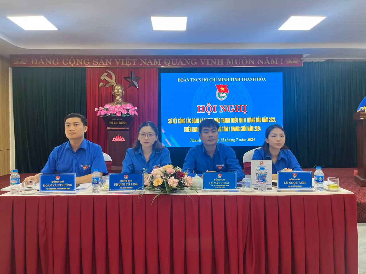 Bí thư Tỉnh Đoàn Thanh Hóa - anh Lê Văn Châu cùng các Phó Bí thư chỉ đạo tại hội nghị Bí thư Tỉnh Đoàn Thanh Hóa - anh Lê Văn Châu cùng các Phó Bí thư chỉ đạo tại hội nghị