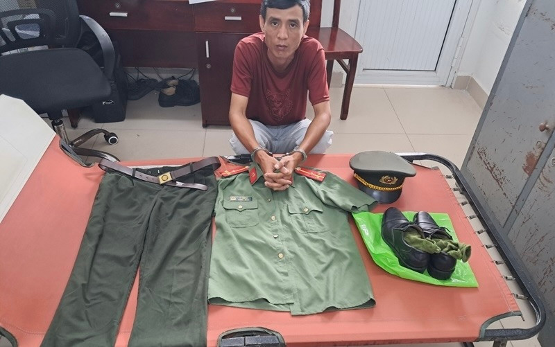Vũ Văn Khởi và trang phục giả danh thượng uý, công tác tại Công an TP Hồ Chí Minh