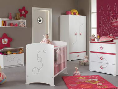 Không gian ngọt ngào, lãng mạn cho những nàng công chúa nhỏ Một không gian ấm áp với gam màu be của gỗ tự nhiên Những điểm nhấn sắc màu mạnh mẽ thể hiện cá tính của bé