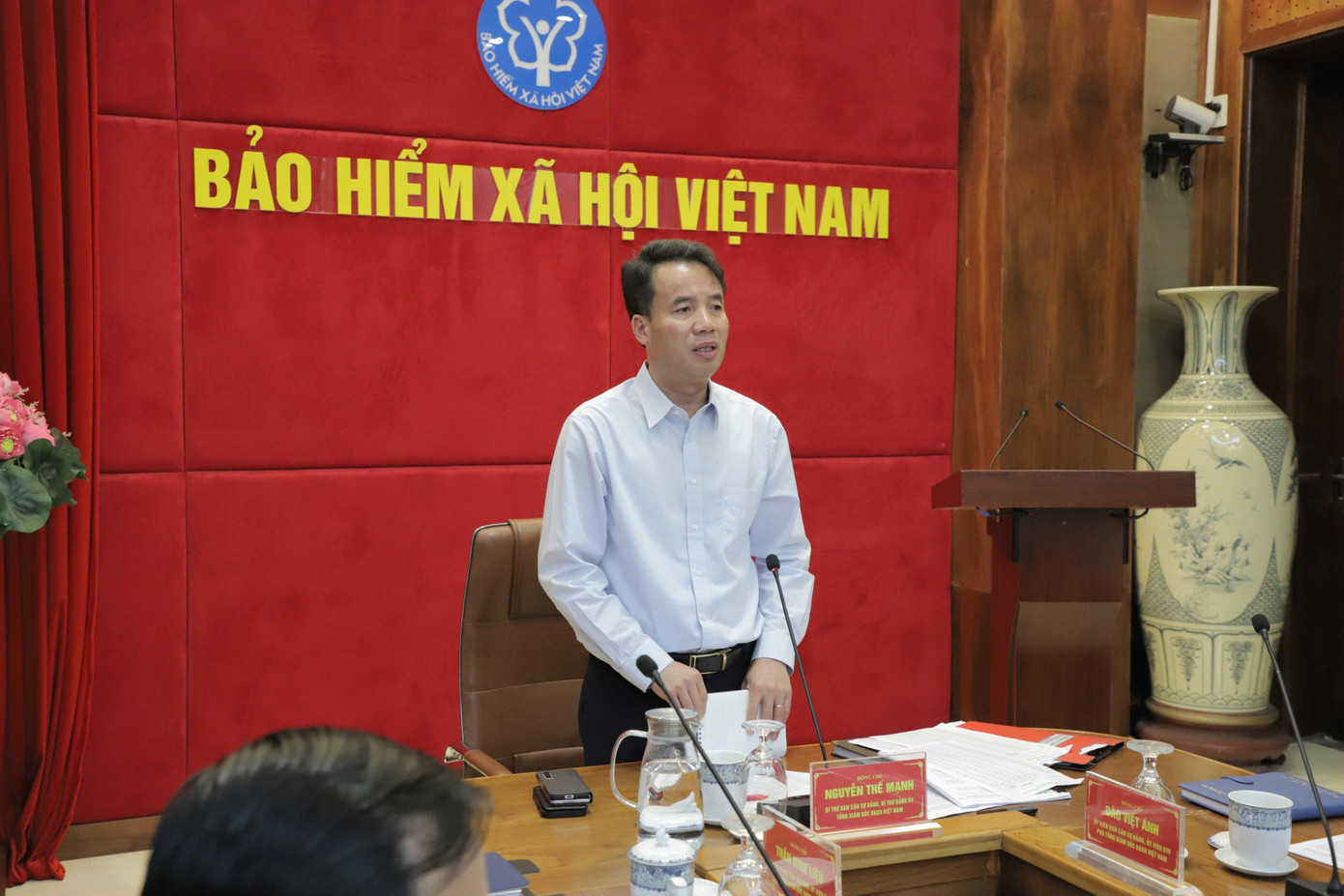 Tổng Giám đốc BHXH Việt Nam Nguyễn Thế Mạnh chủ trì họp trực tuyến với cơ quan BHXH các địa phương để đẩy nanh triển khai chính sách hỗ trợ NLĐ từ quỹ BHTN.