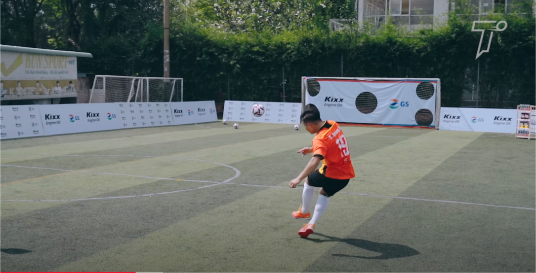 Quang Hải phô diễn kĩ thuật chơi bóng đỉnh cao cùng cú sút curve đặc trưng