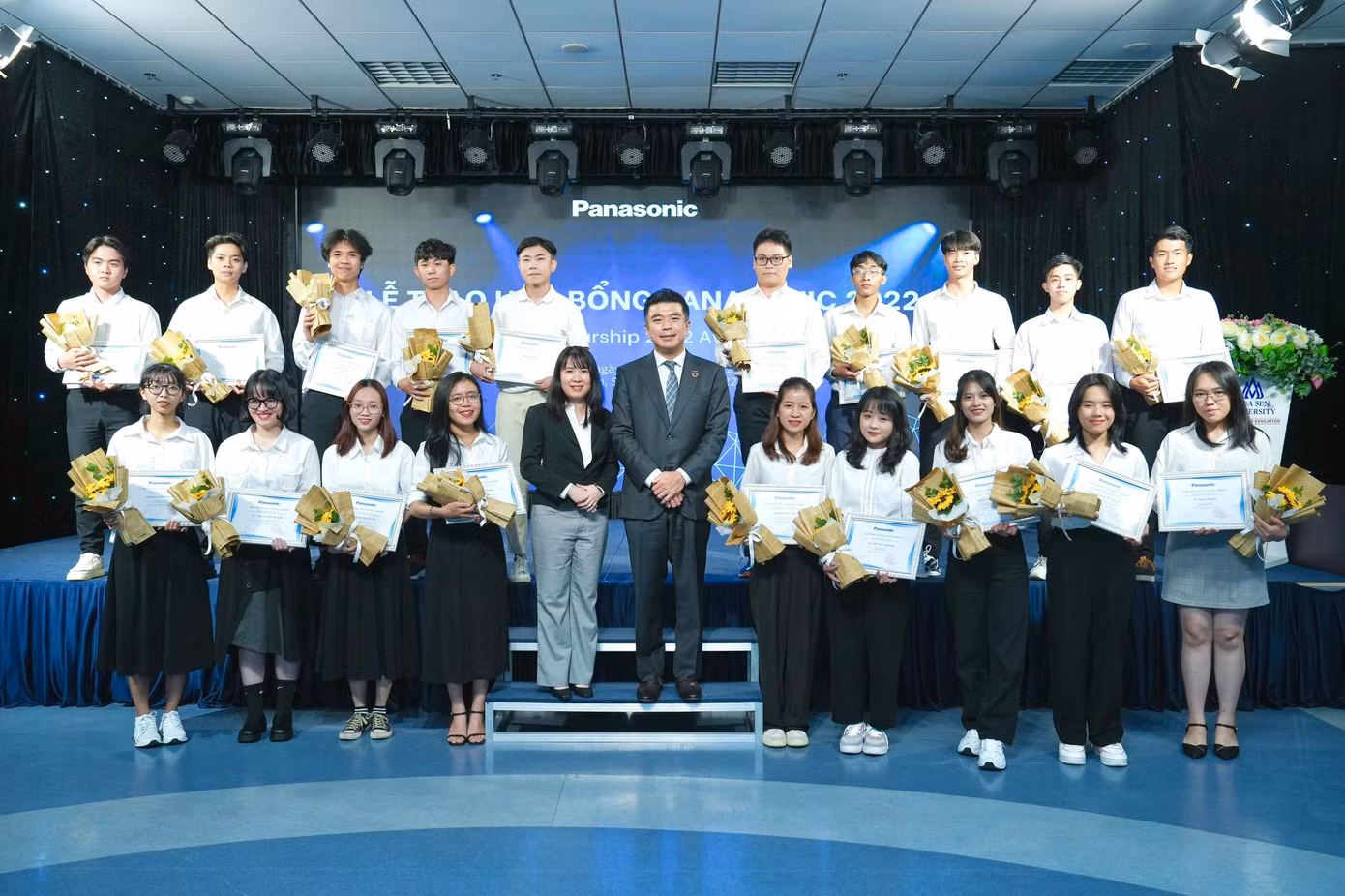 Lễ trao học bổng vào ngày 27/09/2022 vừa qua Lễ trao học bổng vào ngày 27/09/2022 vừa qua