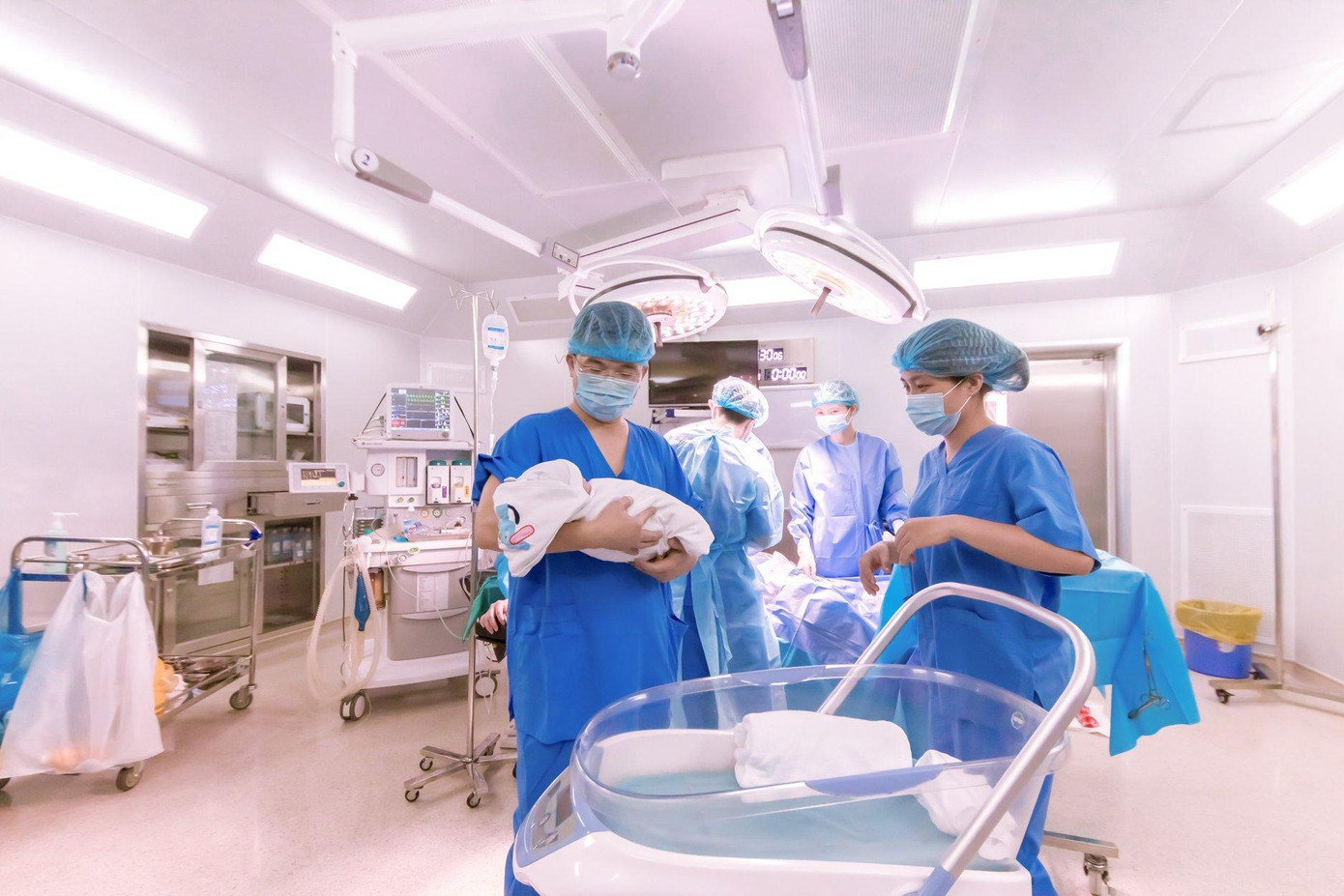 Đón em bé chào đời khỏe mạnh là niềm hạnh phúc của các bác sĩ tại IVFTA. Ảnh: BVĐK Tâm Anh cung cấp