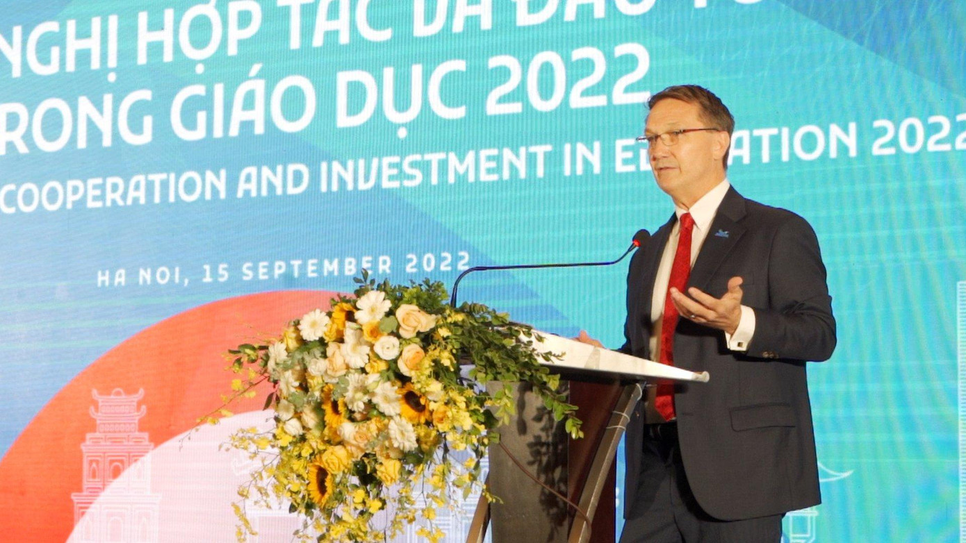 Ông Barry Sutherland, Tổng hiệu trưởng Quốc tế Mỹ Việt Nam (AISVN)