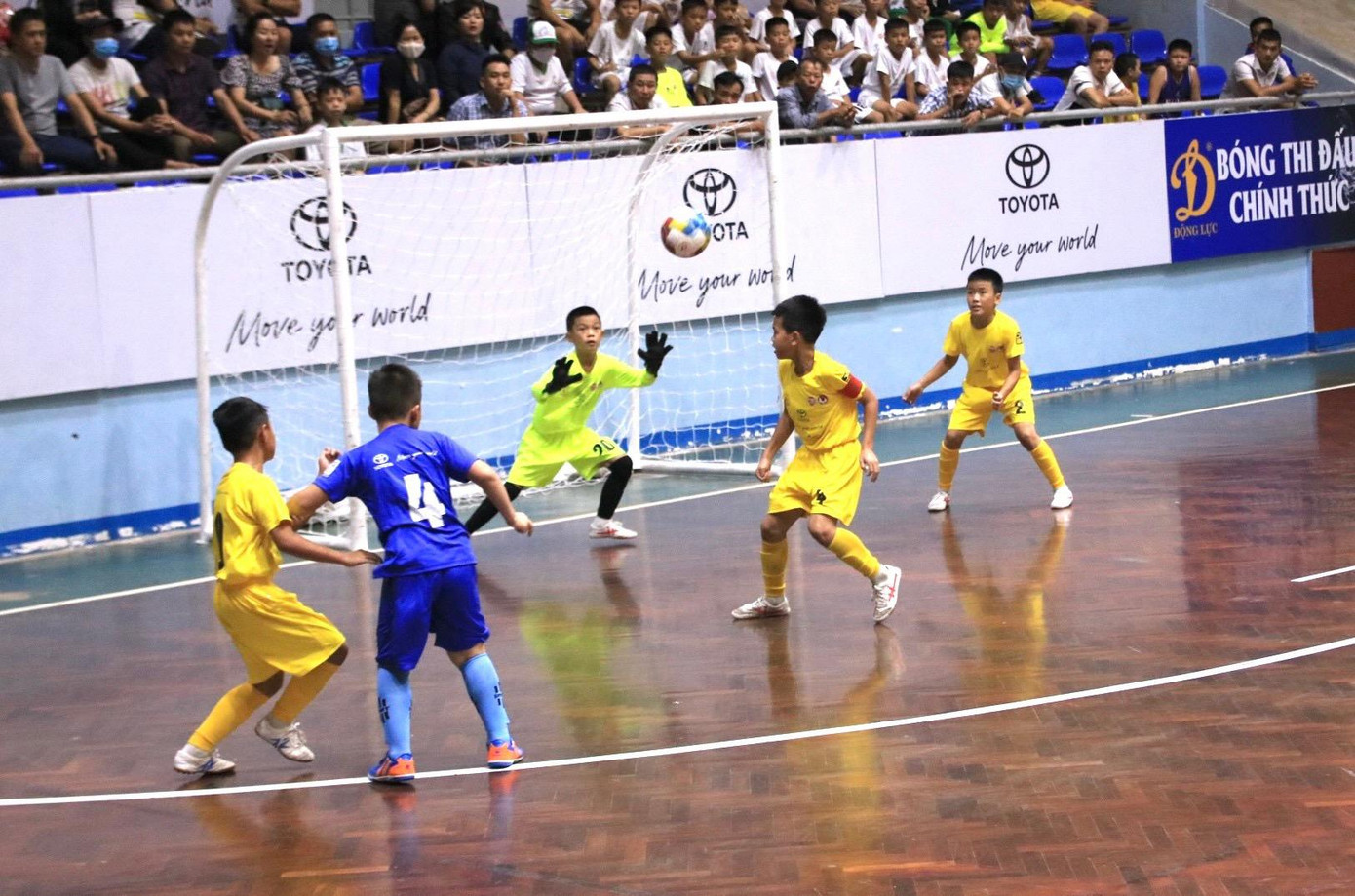 Các cầu thủ nhí thi đấu hết mình tại Giải bóng đá U9 toàn quốc Toyota Cup 2022. Các cầu thủ nhí thi đấu hết mình tại Giải bóng đá U9 toàn quốc Toyota Cup 2022.