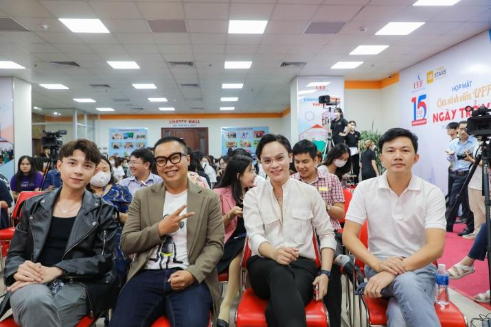 Các thầy cô và nhiều nhân vật trong giới nghệ thuật đến ủng hộ chương trình