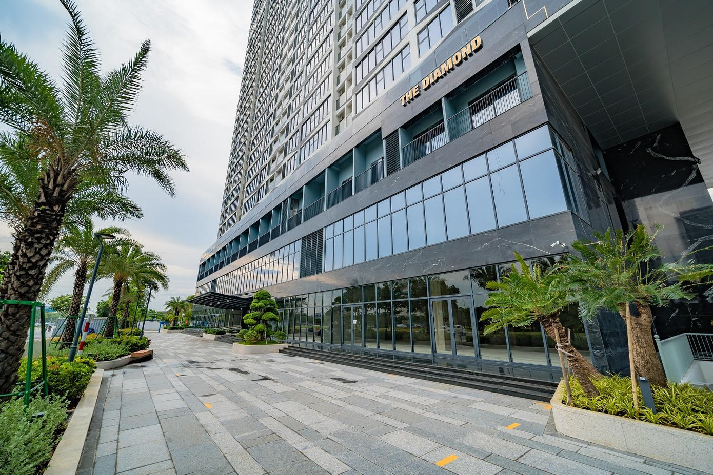 Shophouse khối đế The Matrix One sở hữu mặt tiền thông thoáng tại đường Lê Quang Đạo Shophouse khối đế The Matrix One sở hữu mặt tiền thông thoáng tại đường Lê Quang Đạo