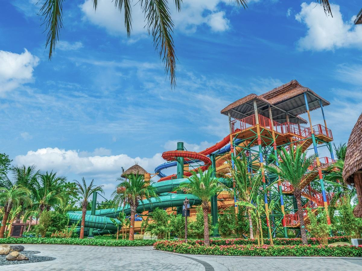 Với những đường trượt tốc độ cảm giác mạnh đầy thử thách và vịnh trượt nước hấp dẫn như tại VinWonders Nha Trang hay Phú Quốc, cư dân tương lai của Vinhomes Ocean Park 3 – The Crown sẽ được tận hưởng cuộc sống “vui tươi 4 mùa” như đi nghỉ dưỡng tại các thiên đường du lịch nổi tiếng.