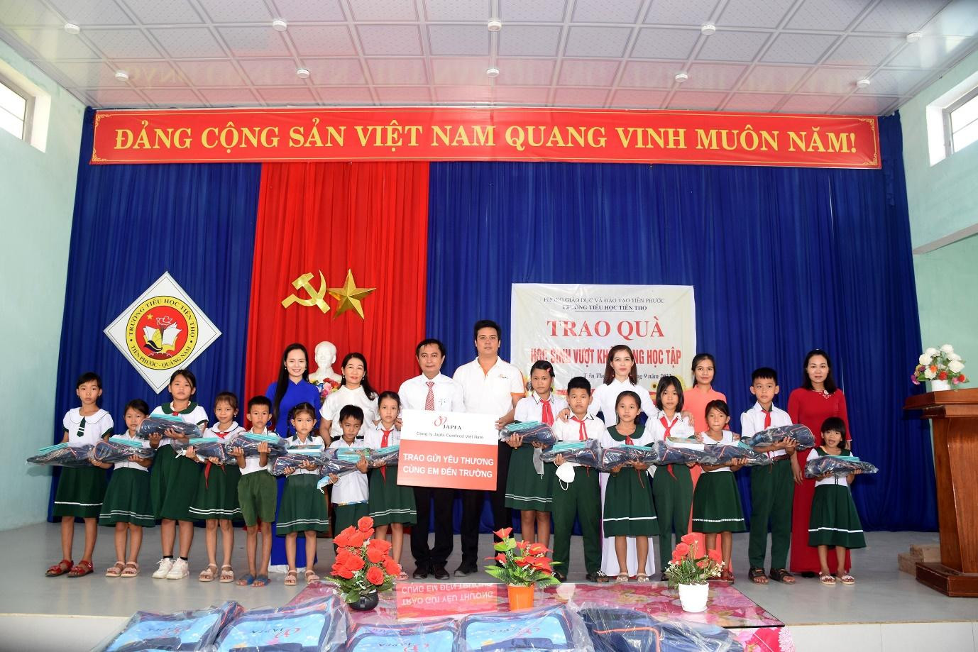 Chương trình “Trao gửi yêu thương - Cùng em đến trường” của Japfa Việt Nam đồng hành cùng các em nhỏ có hoàn cảnh khó khăn khi bước vào năm học mới Chương trình “Trao gửi yêu thương - Cùng em đến trường” của Japfa Việt Nam đồng hành cùng các em nhỏ có hoàn cảnh khó khăn khi bước vào năm học mới