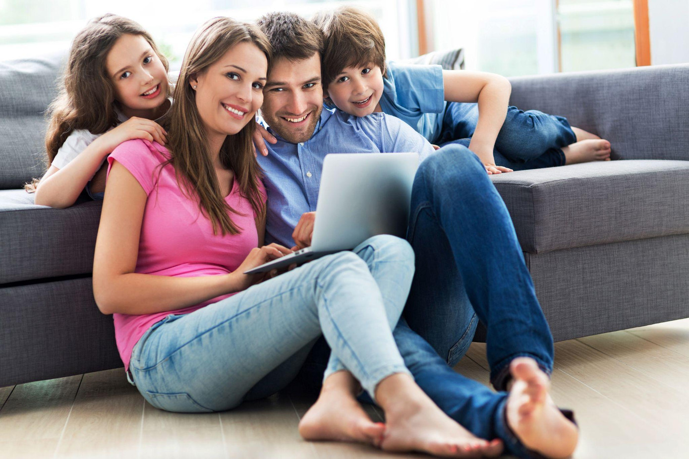 Bổ sung dưỡng chất chuyên biệt từ sớm giúp phòng ngừa và cải thiện các triệu chứng khô, mờ, mỏi mắt, nhức mắt, đồng thời bảo vệ thủy tinh thể và võng mạc trước tác hại của ánh sáng xanh nguy hại. Ảnh: Shutterstock