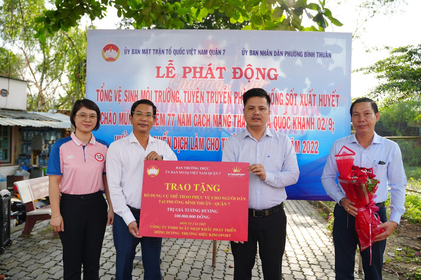 KingSport trao tặng UBND Quận 7 bộ dụng cụ thể thao ngoài trời KingSport trao tặng UBND Quận 7 bộ dụng cụ thể thao ngoài trời