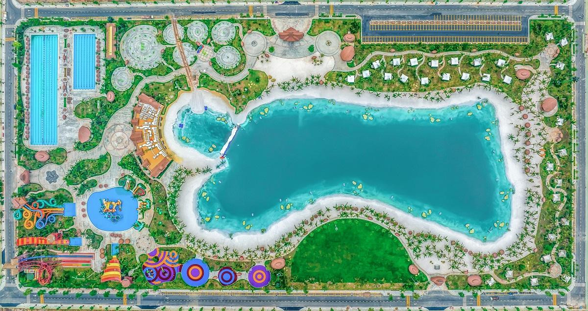 Toàn cảnh quần thể Paradise Bay có diện tích lên đến 12,3ha. Theo tiết lộ của chủ đầu tư, Paradise Bay sở hữu công viên nước mini do VinWonders thiết kế, cùng nhiều hạng mục tiện ích lần đầu tiên xuất hiện.