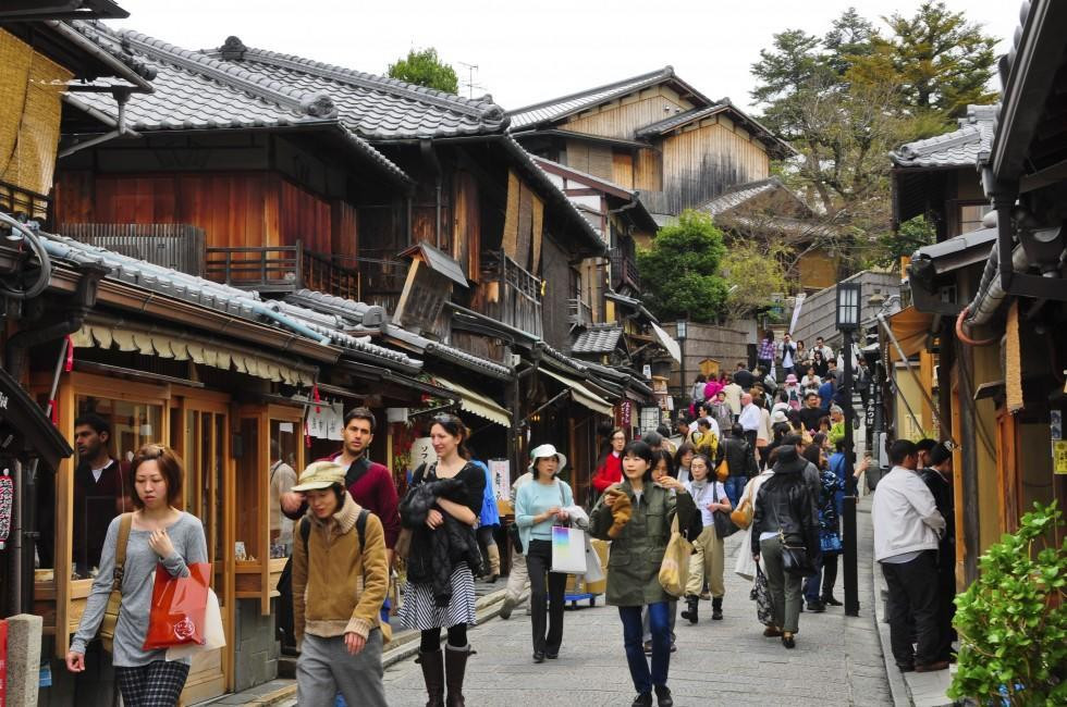 Năm 2019 Kyoto đã đón 88 triệu lượt khách du lịch. Ảnh: fodors.com Năm 2019 Kyoto đã đón 88 triệu lượt khách du lịch. Ảnh: fodors.com