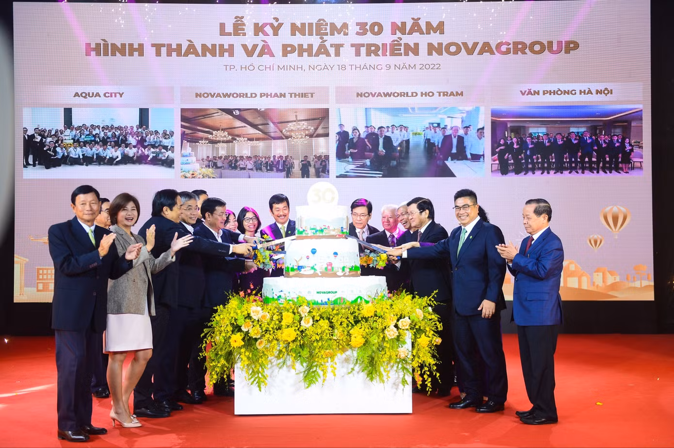 Lãnh đạo tập đoàn NovaGroup cắt bánh sinh nhật tuổi 30 cùng nhân viên tại các đầu cầu NovaWorld Phan Thiet, NovaWorld Ho Tram, Aqua City và Văn phòng Hà Nội. Lãnh đạo tập đoàn NovaGroup cắt bánh sinh nhật tuổi 30 cùng nhân viên tại các đầu cầu NovaWorld Phan Thiet, NovaWorld Ho Tram, Aqua City và Văn phòng Hà Nội.