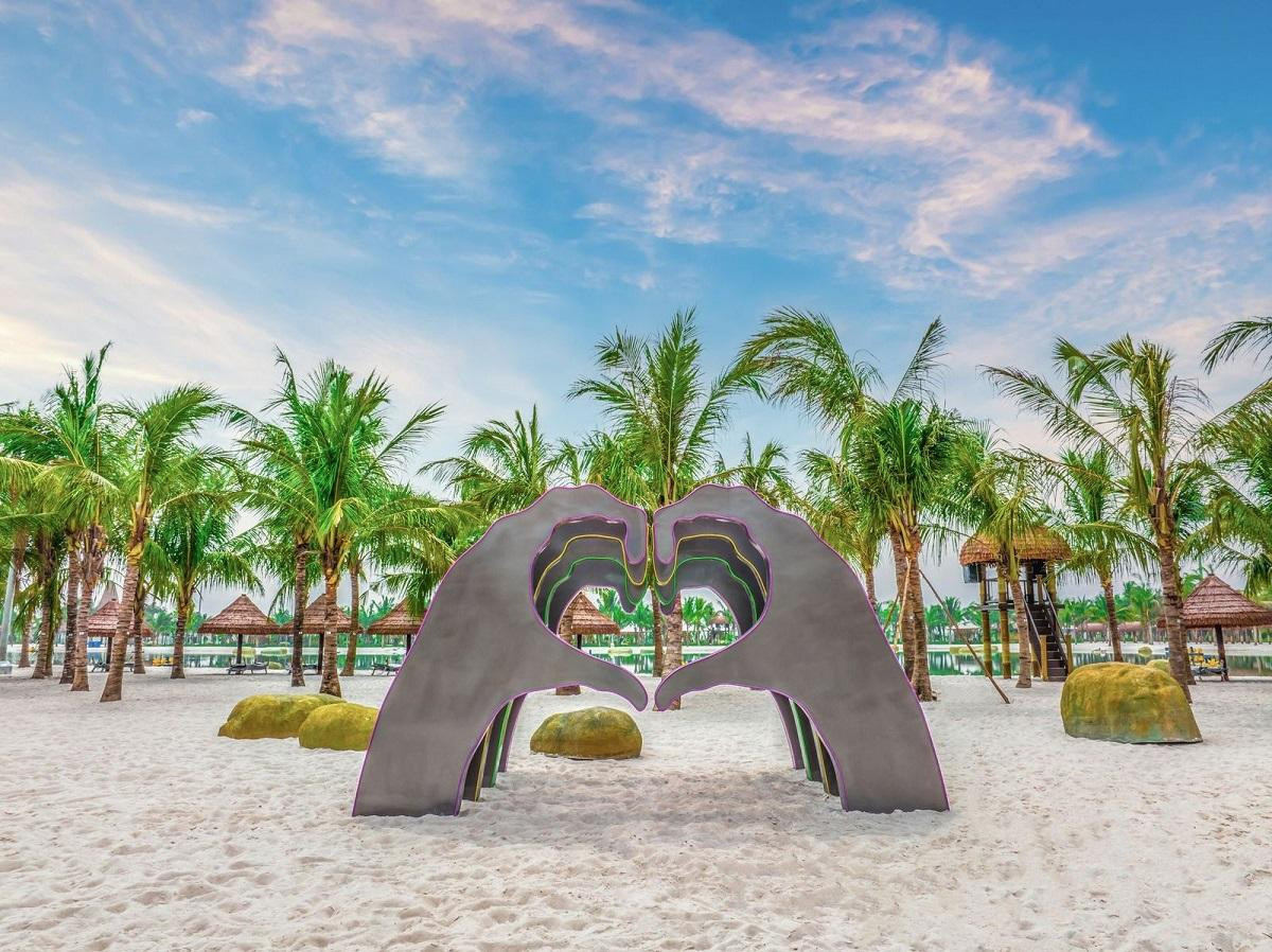 Art-work điểm nhấn trên bãi cát trắng mịn được vận chuyển về từ Nha Trang sẽ là góc check – in khiến nhiều người thích mê tại Paradise Bay.