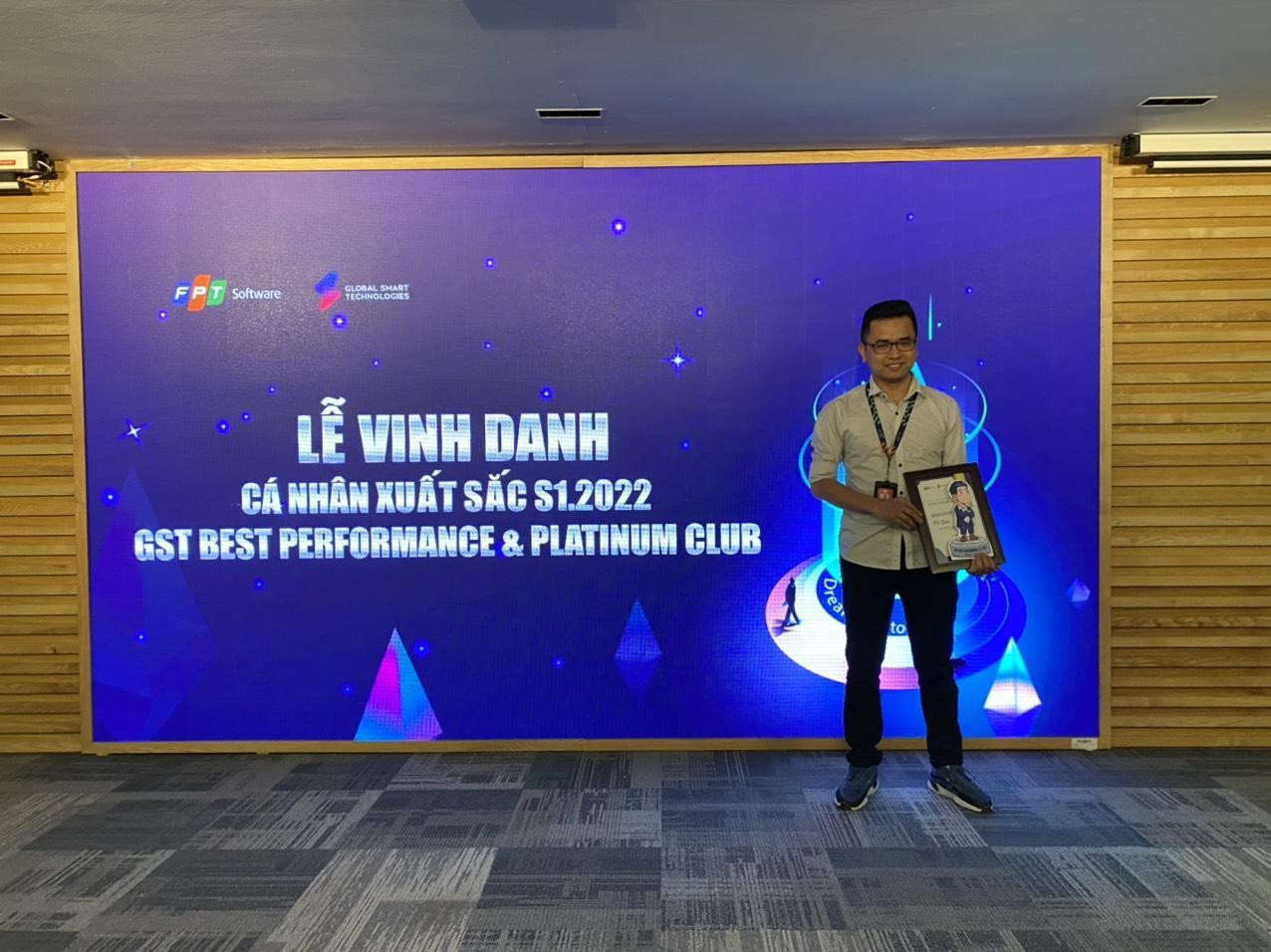 ĐỗSơn tại lễ vinh danh tại đơn vị GST (Global Smart Technologies) của FPT Software