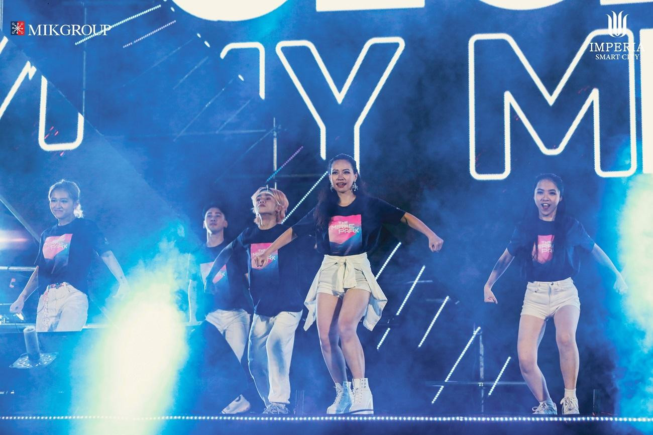 Vũ đoàn CAC biểu diễn lại điệu nhảy Mirae đã vô cùng “viral” được đông đảo bạn trẻ cover để ủng hộ chiến dịch thiện nguyện do MIKGroup tổ chức.