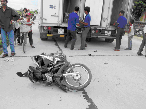 Đoạn đường làm dở đang giăng bẫy người tham gia giao thông