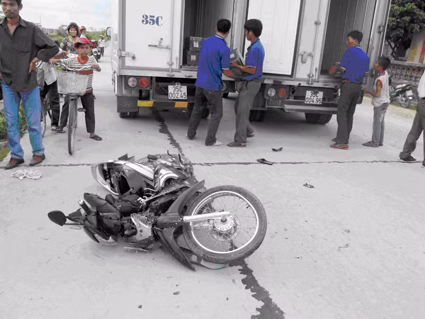 Đoạn đường làm dở đang giăng bẫy người tham gia giao thông