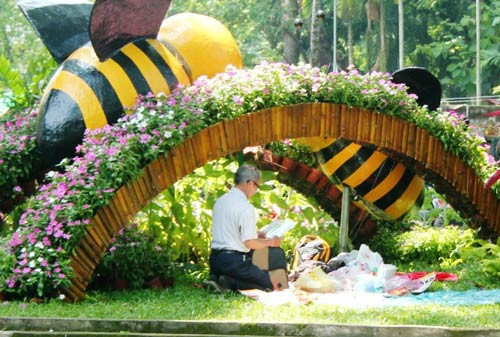 Khu vui chơi Sài Gòn quá tải người dân đi chơi lễ 30/4 ảnh 11