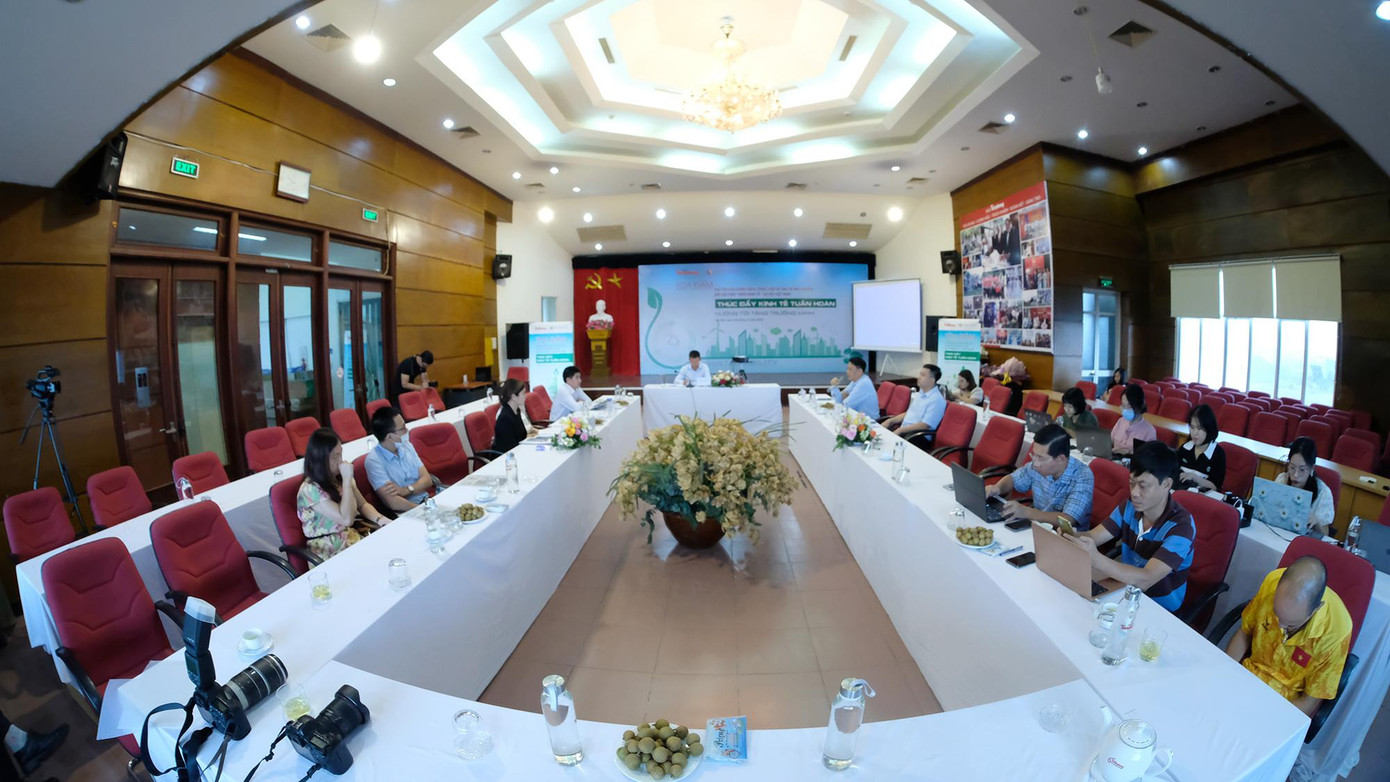 Toàn cảnh buổi tọa đàm. Ảnh: Mạnh Thắng Toàn cảnh buổi tọa đàm. Ảnh: Mạnh Thắng