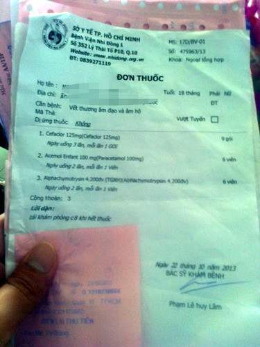 Giấy khám bệnh của bé B.