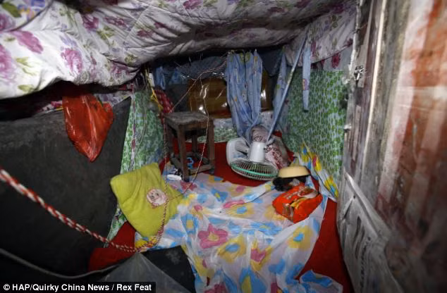 Bên trong căn hầm