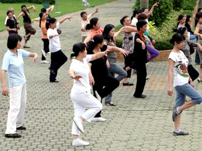 Tập thể dục nhẹ nhàng để giúp có giấc ngủ ngon - Ảnh: N.C.T.