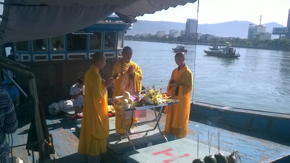 Tìm thấy cả 3 thi thể nạn nhân vụ chìm tàu trên sông Hàn ảnh 19